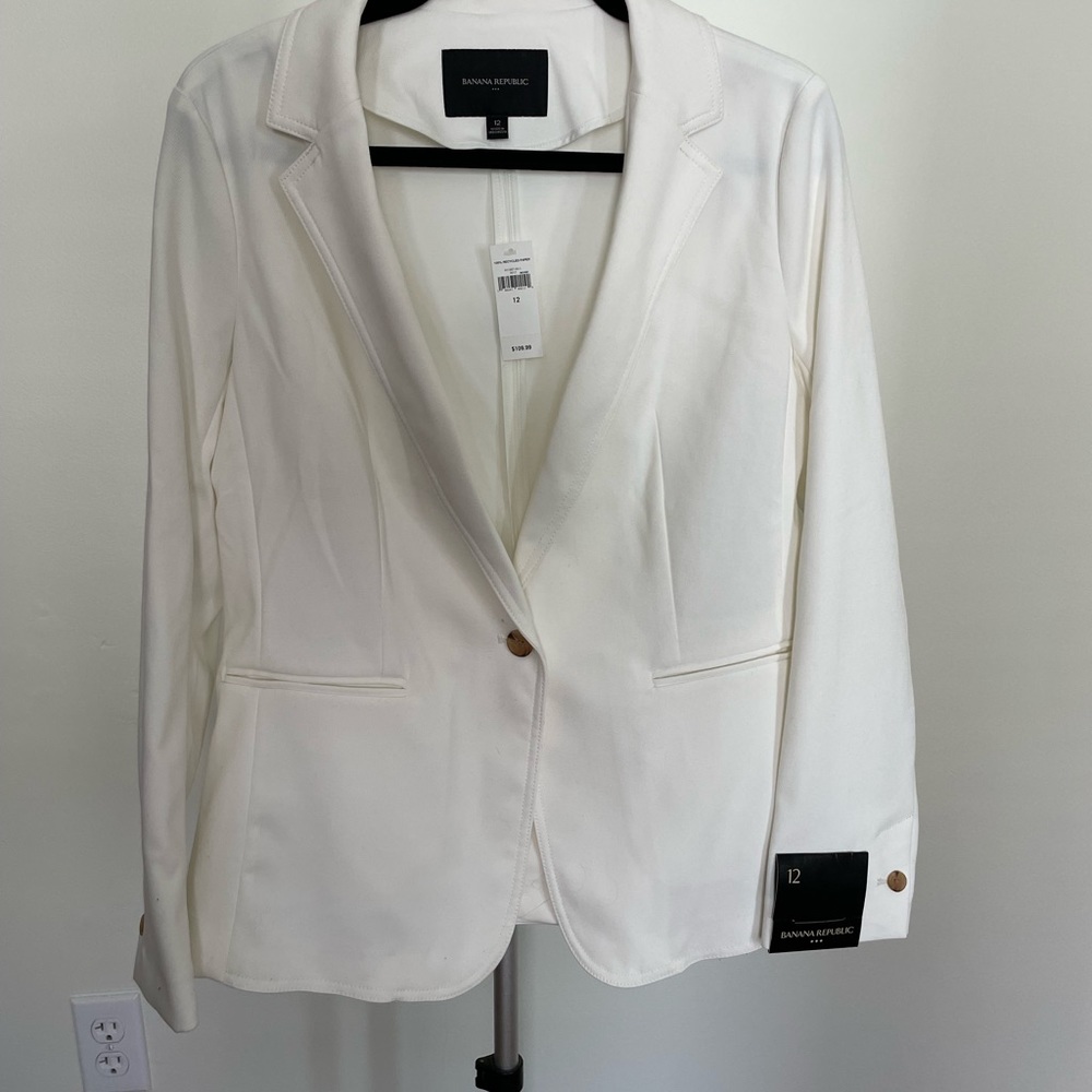 White Banana Republic blazer